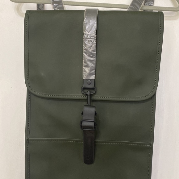 NWT RAINS BACKPACK - Picture 2 of 13